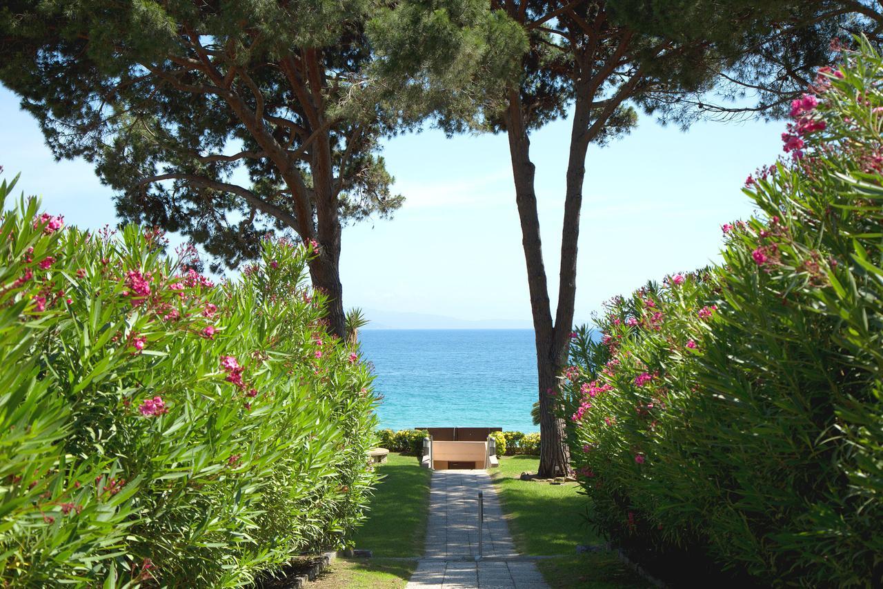 Hotel La Pinede Ajaccio  Exteriör bild